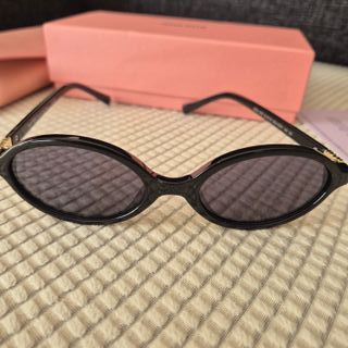 Gafas de sol Miu Miu negras