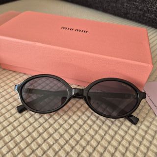 Gafas de sol Miu Miu negras