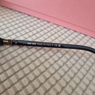 Gafas de sol Miu Miu negras