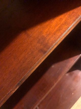 Estantería de madera con baldas y cajón