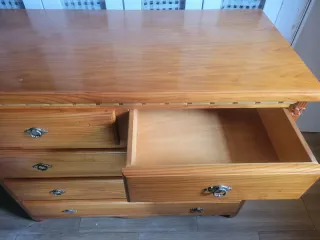 Mueble de madera maciza nuevo