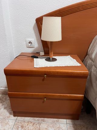 Mesitas de noche de madera (2 x 20€)
