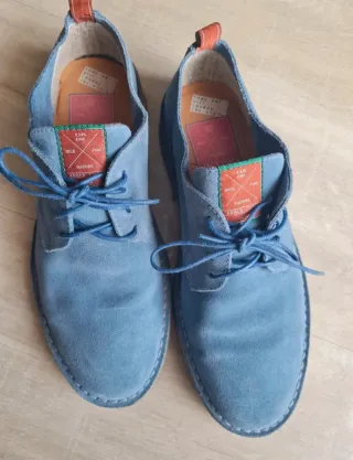 Zapatos de ante azul con cordones