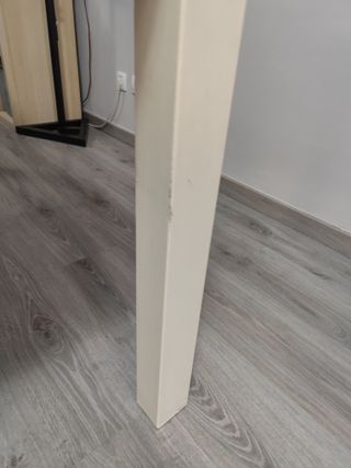 Mesa extensible y 4 sillas negras