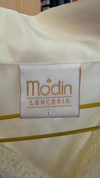 Camisón y bata de encaje