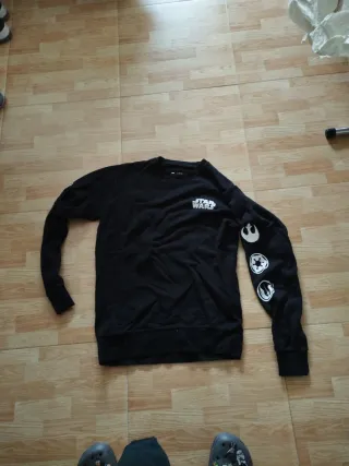 Sudadera Star Wars Negra y logos oficiales blancos