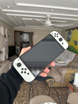 Nintendo Switch OLED Blanca + Complementos