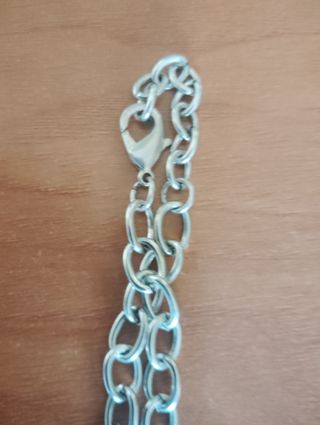 Collar plateado con colgante redondo