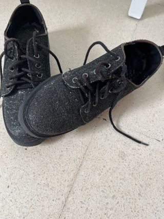Zapatos negros con brillos