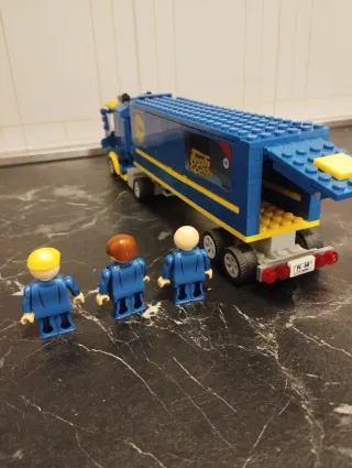 Camioncino e personaggi Lidl stile Lego