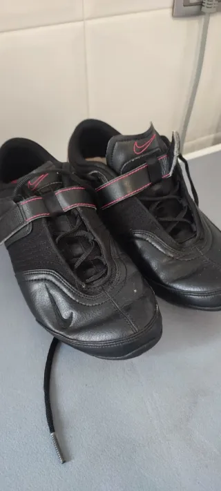 Zapatillas Nike Danza Negras y Rosas