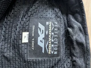 Chaqueta de moto negra