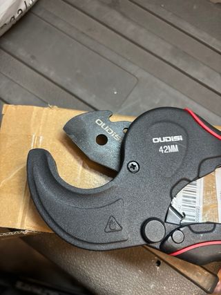 Tijera Corta tubos de PVC 42mm