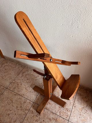 Suport de fusta per fer puntes de coixí (bolillo)