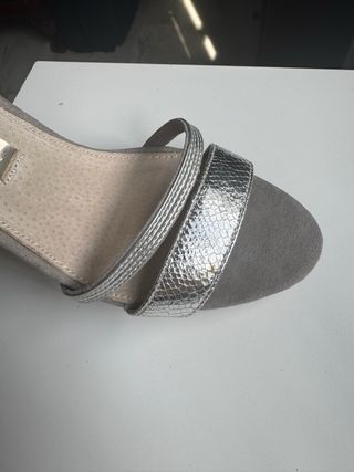 Zapatos de tacón plateados talla 36
