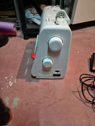 Máquina de coser Alfa 720+
