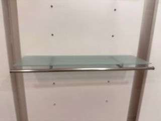 Estantería cristal y acero inoxidable.