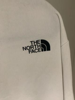 Sudadera The North Face Blanca es original