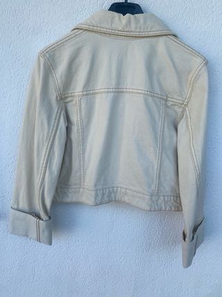 Chaqueta Zara vaquera beig