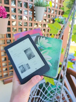 Kobo Nia e-reader con custodia