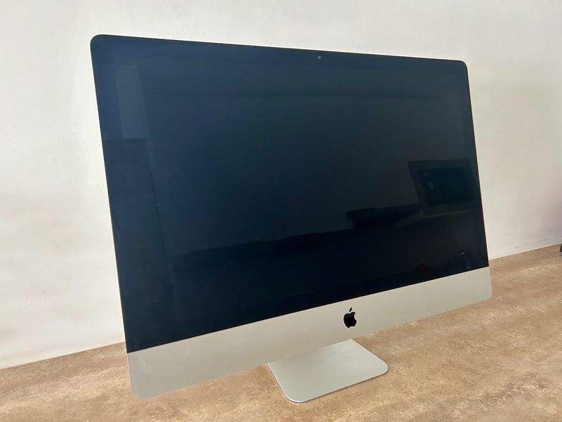 iMac 27” Retina 5K (Late 2015) – 16 GB RAM – 2 TB