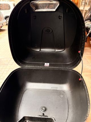 Peugeot Tweet 49cc del 2017 con baúl y pitón