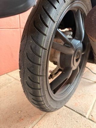 Peugeot Tweet 49cc del 2017 con baúl y pitón