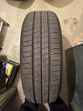UN SOLO Neumático Goodyear 195-60R18 96H