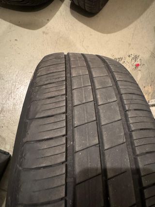 UN SOLO Neumático Goodyear 195-60R18 96H