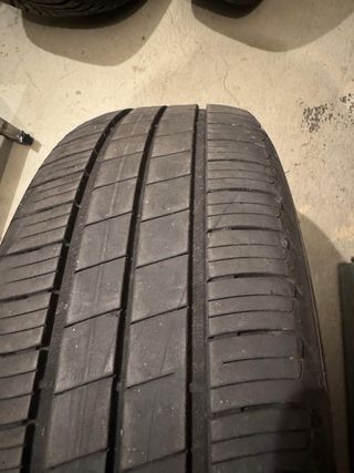 UN SOLO Neumático Goodyear 195-60R18 96H