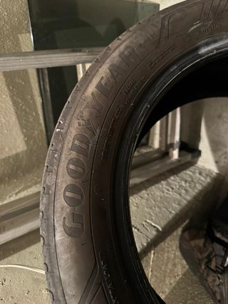 UN SOLO Neumático Goodyear 195-60R18 96H