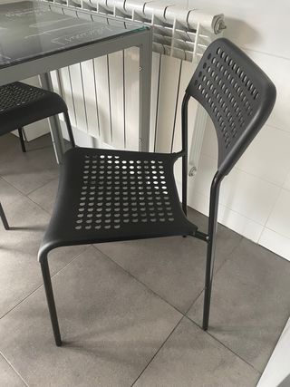 Mesa y 3 sillas cocina