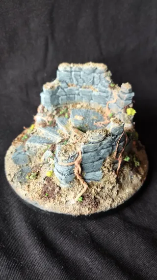 Warhammer  Miniatura Hechicera + Expositor.