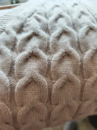 Chaleco de punto trenzado beige