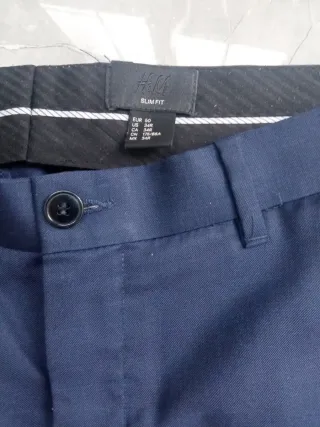 Pantalón de traje azul es una talla 50 europa