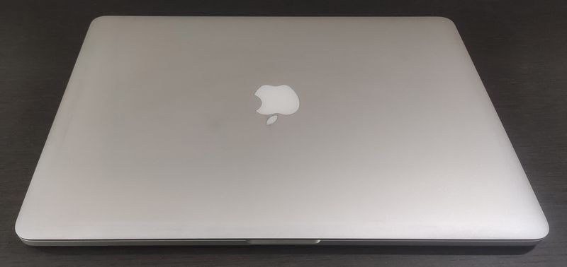 MacBook Pro Gris Espacial afbeelding 2