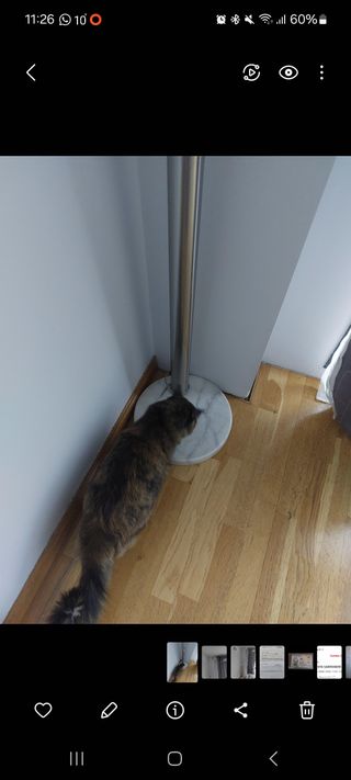 Lámpara de pie plateada 3 focos base mármol