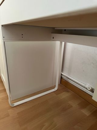 Escritorio blanco con cajón y puerta