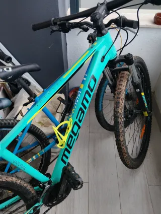 Bicicleta Megamo con frenos hidráulicos