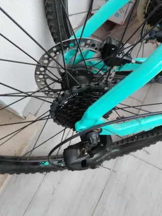 Bicicleta Megamo con frenos hidráulicos