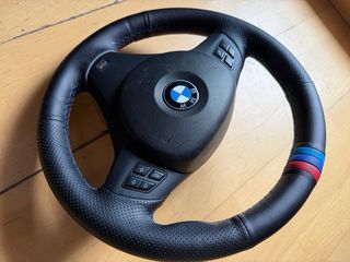 Volante BMW M Perforado con Costuras acabado M