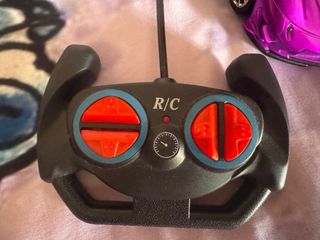 Coche teledirigido rosa con mando