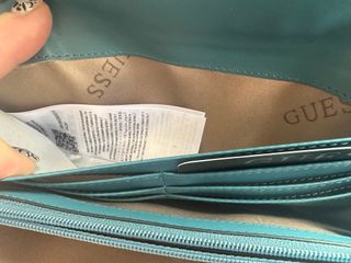 Cartera colgante Guess