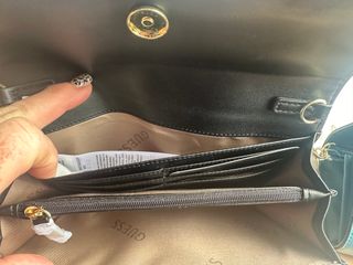 Cartera colgante Guess