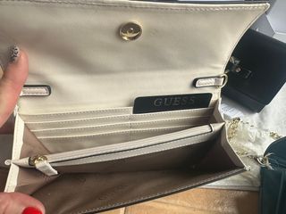 Cartera colgante Guess