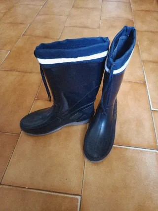 Botas de agua azules con linea fosforescente