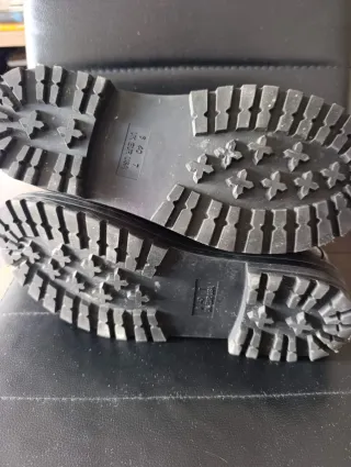 Botas negras talla 40