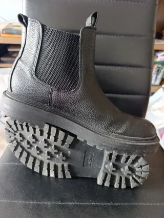Botas negras talla 40