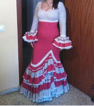 Traje de flamenca rojo y blanco