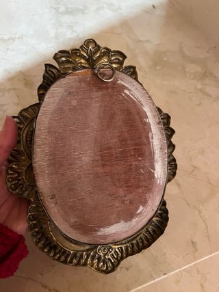 Relicario antiguo con imagen religiosa